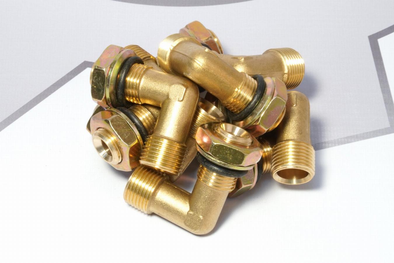 Фитинг угловой М16*18 МАЗ/КАМАЗ 861004