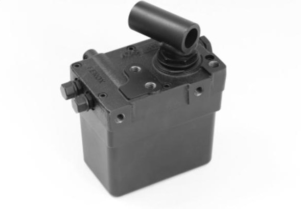 Насос механизма опрокидывания кабины MAZ 5440-5004010