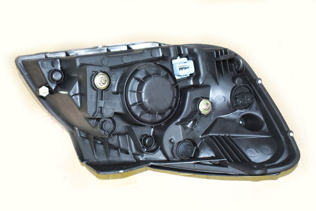 Фара передняя левая Kia Rio II 05-09 JH03RI005001B2L